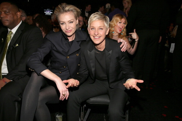 Kelly Clarkson photobombade Ellen och flickvännen Portia.